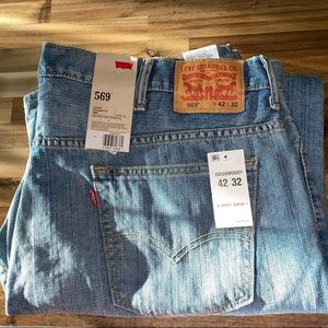 Men’s 569 Loose Straight Fit Levi’s Jeans size 42x32